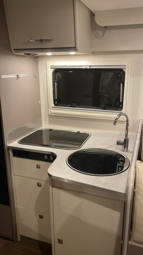 Autocaravana Etrusco Ford Transit 2022 de ocasión – Camper van potente y versátil