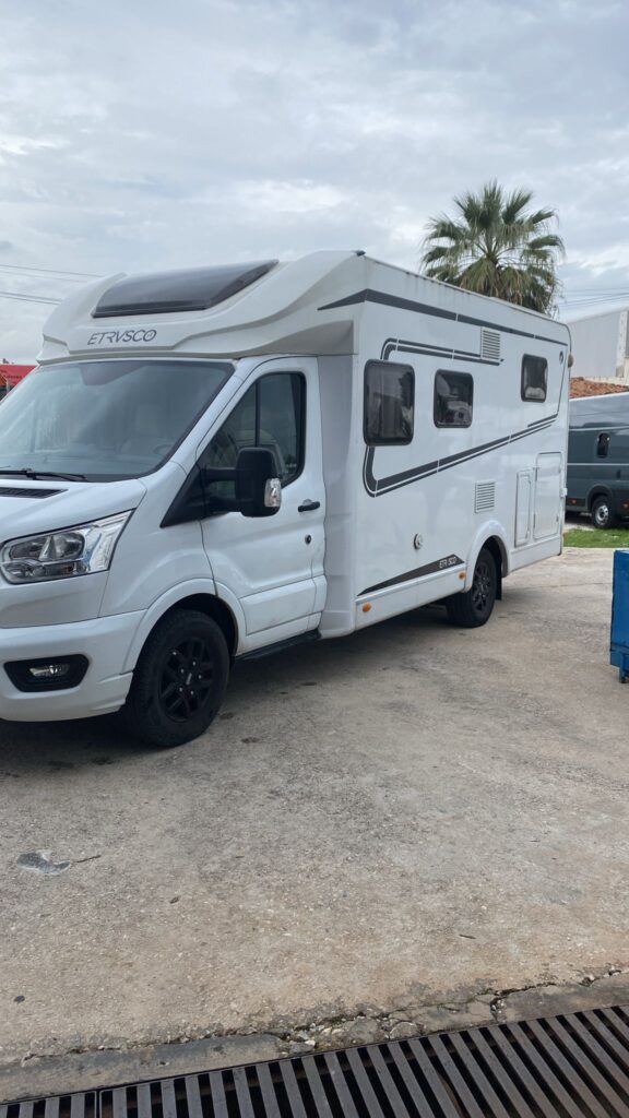 Autocaravana Etrusco Ford Transit 2022 de ocasión – Camper van potente y versátil