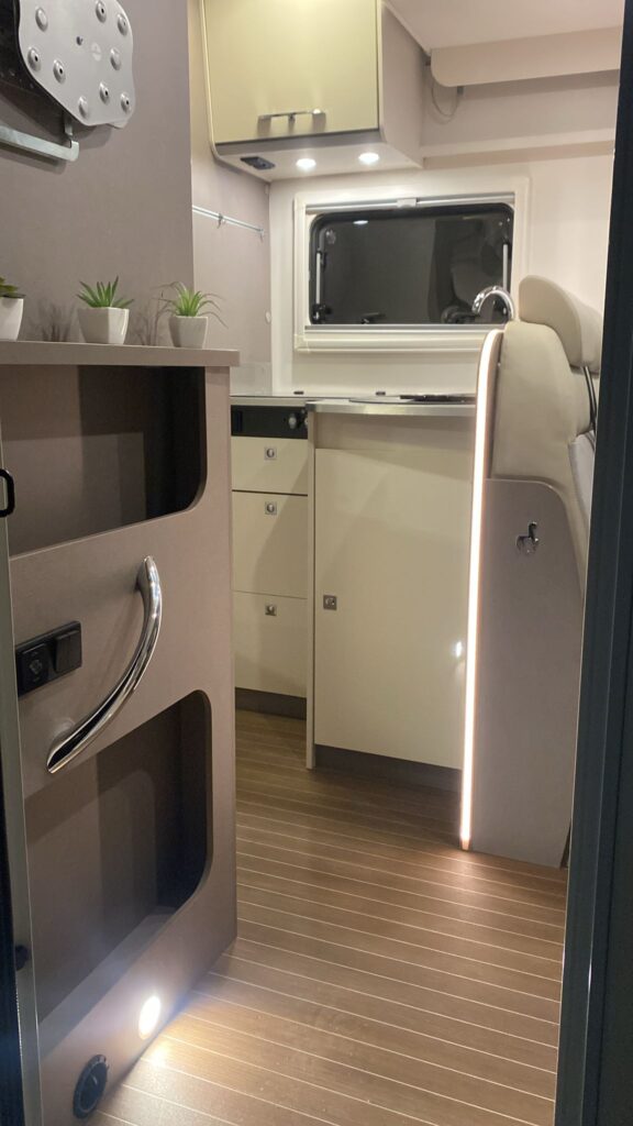 Autocaravana Etrusco Ford Transit 2022 de ocasión – Camper van potente y versátil