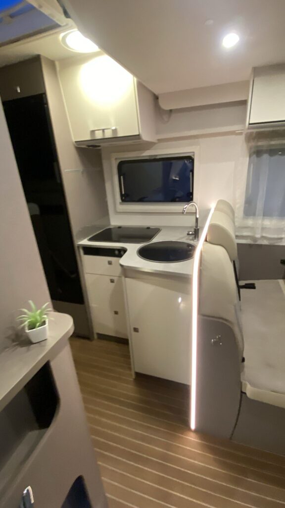 Autocaravana Etrusco Ford Transit 2022 de ocasión – Camper van potente y versátil